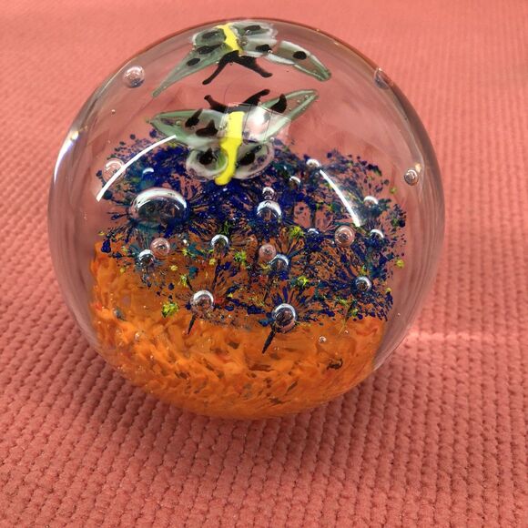 Vtg 3.25” Round Glass Paperweight Orange Blue 2 Butterfly Hand Blown Bubbles - Picture 3 of 8
